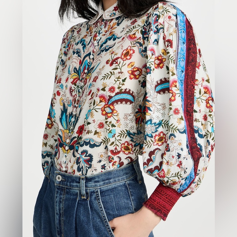 Alice + Olivia Cream Puff Sleeve Blouse with Graphic Style